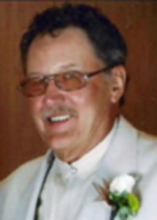 Robert "Bob" Thomas