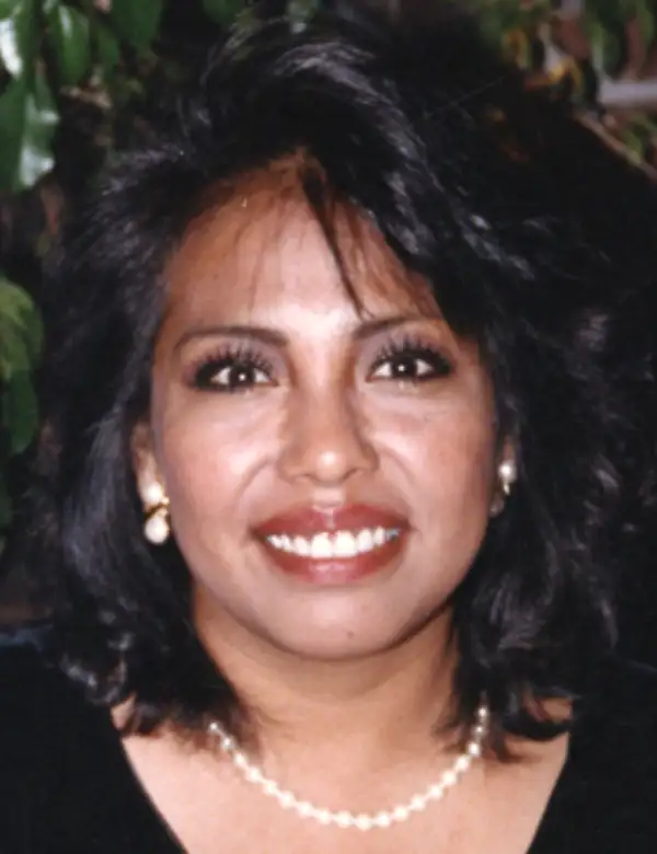 Gloria Bernal Waite