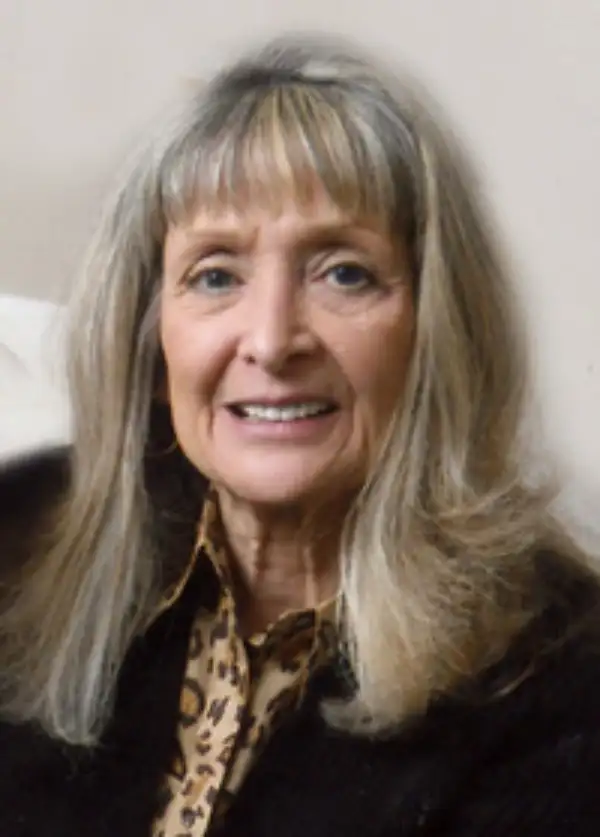 Martha "Marti" Knapp (Darr)