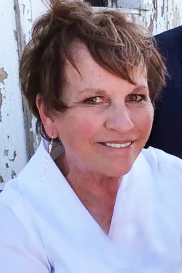 Vicki (Carr) Zelenovich