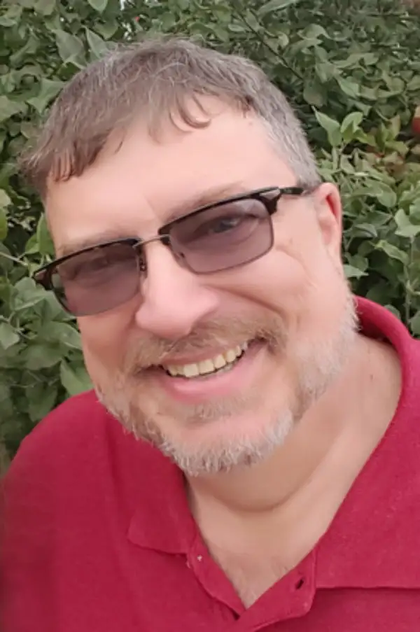 Robert "Bob" John Lindbloom